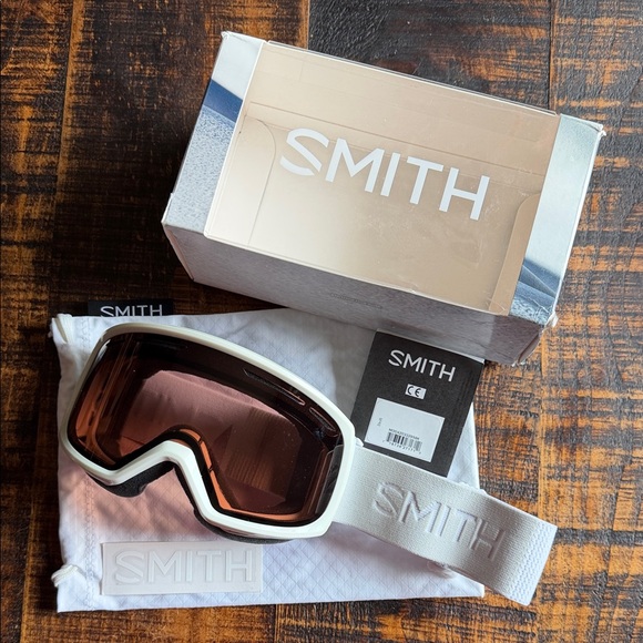 SMITH Accessories - SMITH White Goggles with Rose-Tinted Lens